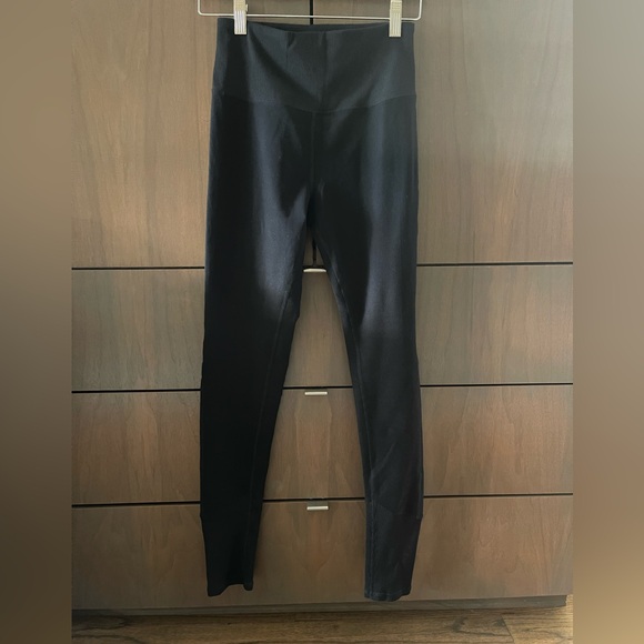 Alo High-Waist Alosoft Lounge Legging - Black - Picture 5 of 5